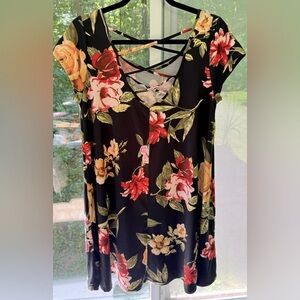 NWOT Heart 💜 Hips Black with floral print size Lg soft dress & back criss cross